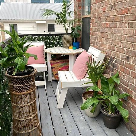 Luxury Greenhouse Studio Apartment Остин Екстериор снимка