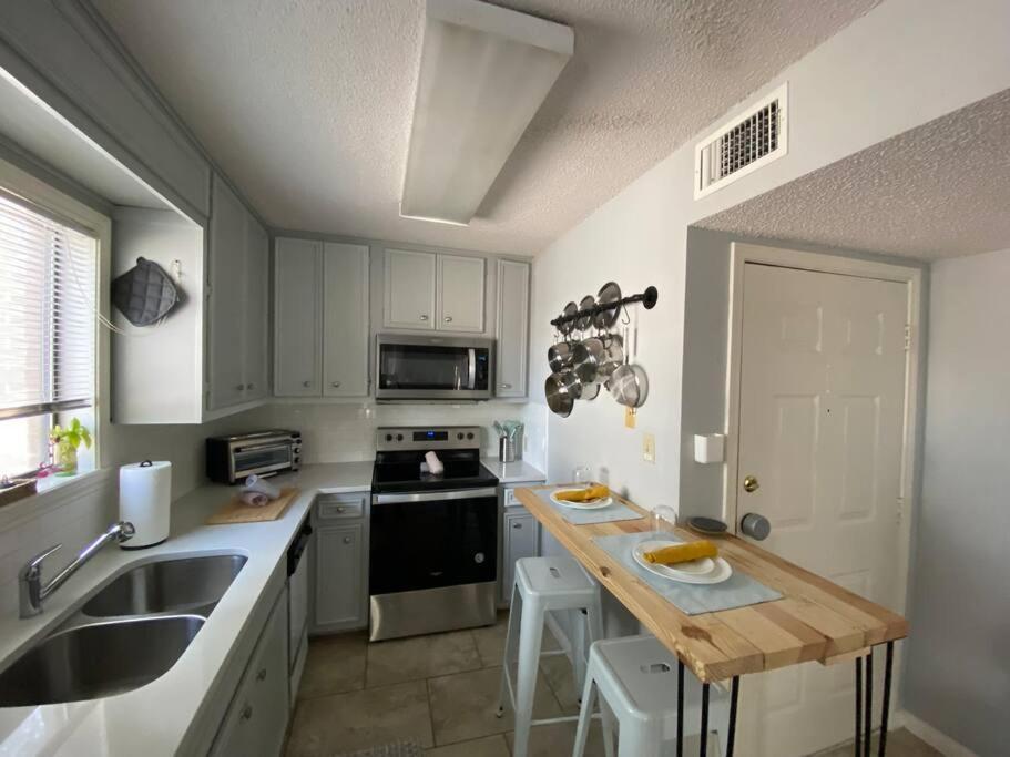Luxury Greenhouse Studio Apartment Остин Екстериор снимка