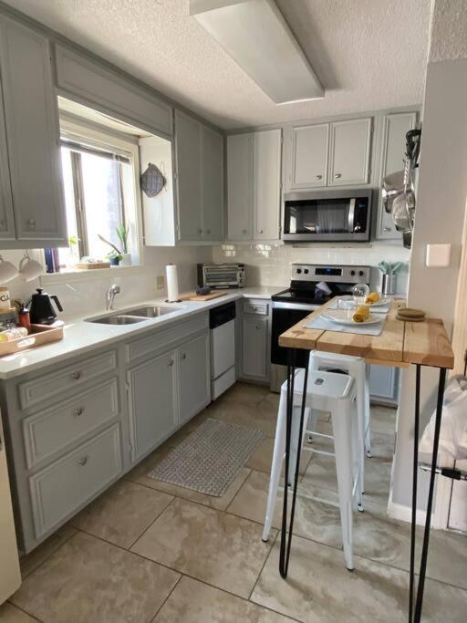 Luxury Greenhouse Studio Apartment Остин Екстериор снимка
